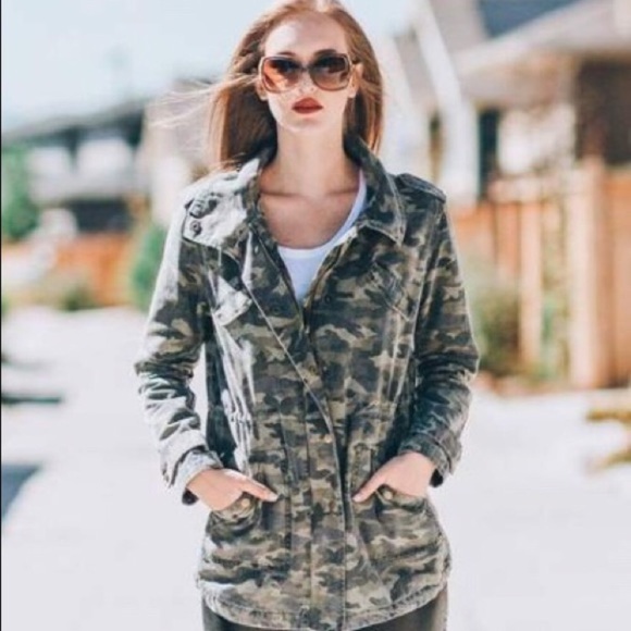 ❗️SOLD❗️Velvet by Graham and Spencer Camo Coat, Sm - Picture 2 of 7